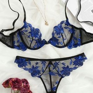 Stunning 2 Piece Floral Lace Lingerie Set NWT Size M